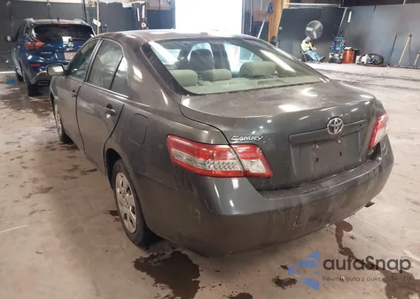 2011 Toyota Camry Le z USA, uszkodzony, nr VIN 4T1BF3EK6BU725452